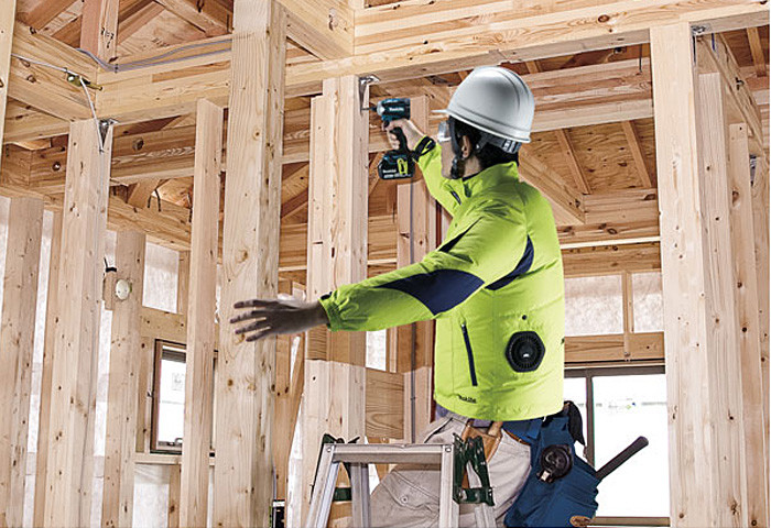 Аккумуляторная куртка MAKITA DFJ212ZXL