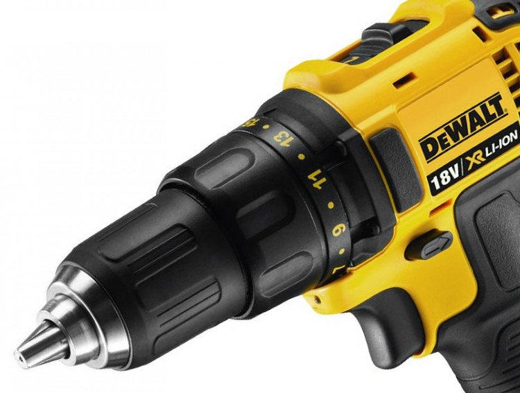 Аккумуляторная дрель-шуруповерт DeWALT DCD780C2