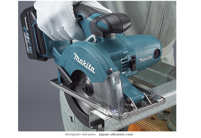 Аккумуляторная дисковая пила MAKITA DCS550RFJ