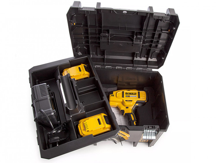 Аккумуляторный гвоздезабиватель DeWALT DCN681D2