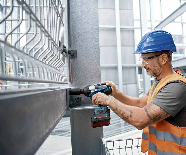 Аккумуляторный ударный гайковерт BOSCH GDS 18V-1050 H, 06019J8522