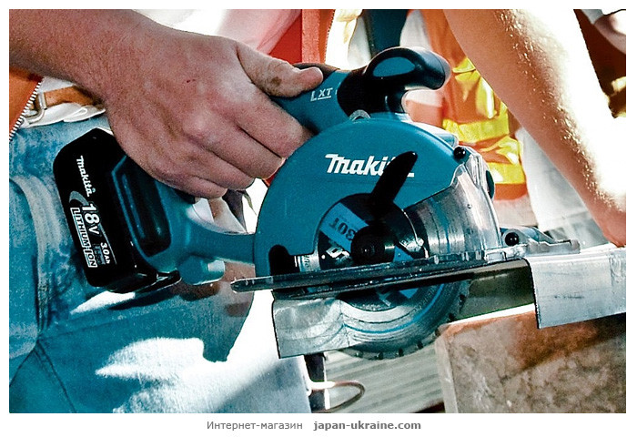 Аккумуляторная дисковая пила MAKITA DCS550Z