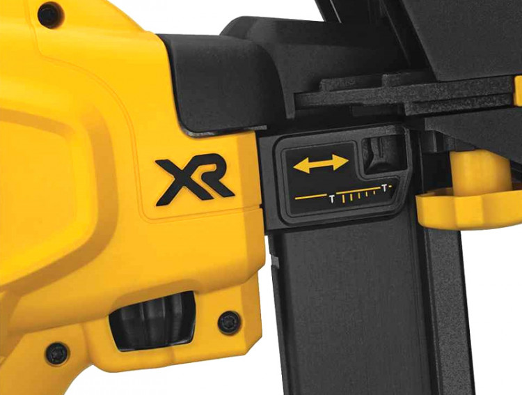 Аккумуляторный гвоздезабиватель DeWALT DCN682D2