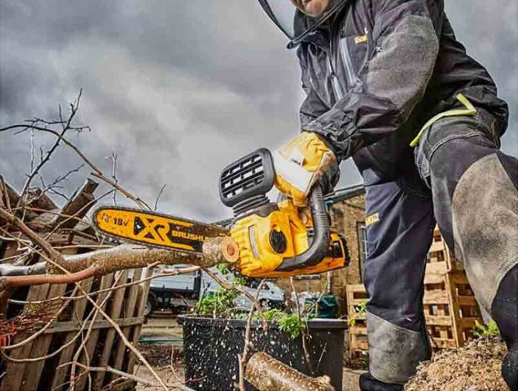 Аккумуляторная цепная пила DeWALT DCM565N