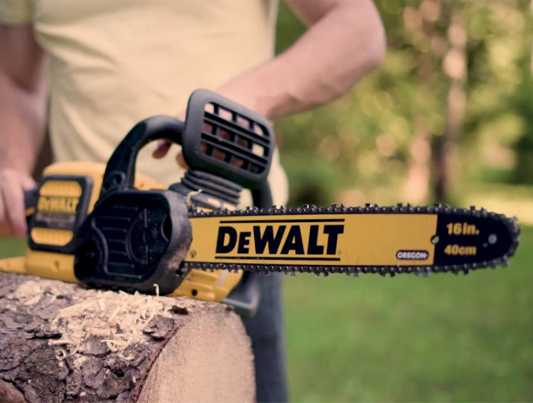 Аккумуляторная цепная пила DeWALT DCM575N