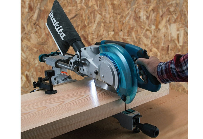 Торцовочная пила MAKITA LS0815FL